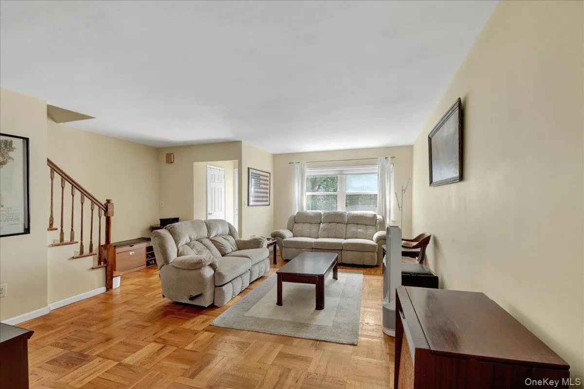 3015 Waterbury Avenue, New York, NY, 3 Bedrooms Bedrooms, 7 Rooms Rooms,1 BathroomBathrooms,Residential,For Rent,Waterbury,0,1032754 3015 Waterbury Avenue, New York, NY, 3 Bedrooms Bedrooms, 7 Rooms Rooms,1 BathroomBathrooms,Residential,For Rent,Waterbury,0,1032754