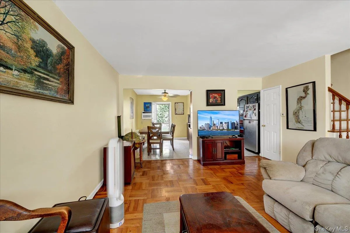 3015 Waterbury Avenue, New York, NY, 3 Bedrooms Bedrooms, 7 Rooms Rooms,1 BathroomBathrooms,Residential,For Rent,Waterbury,0,1032754 3015 Waterbury Avenue, New York, NY, 3 Bedrooms Bedrooms, 7 Rooms Rooms,1 BathroomBathrooms,Residential,For Rent,Waterbury,0,1032754