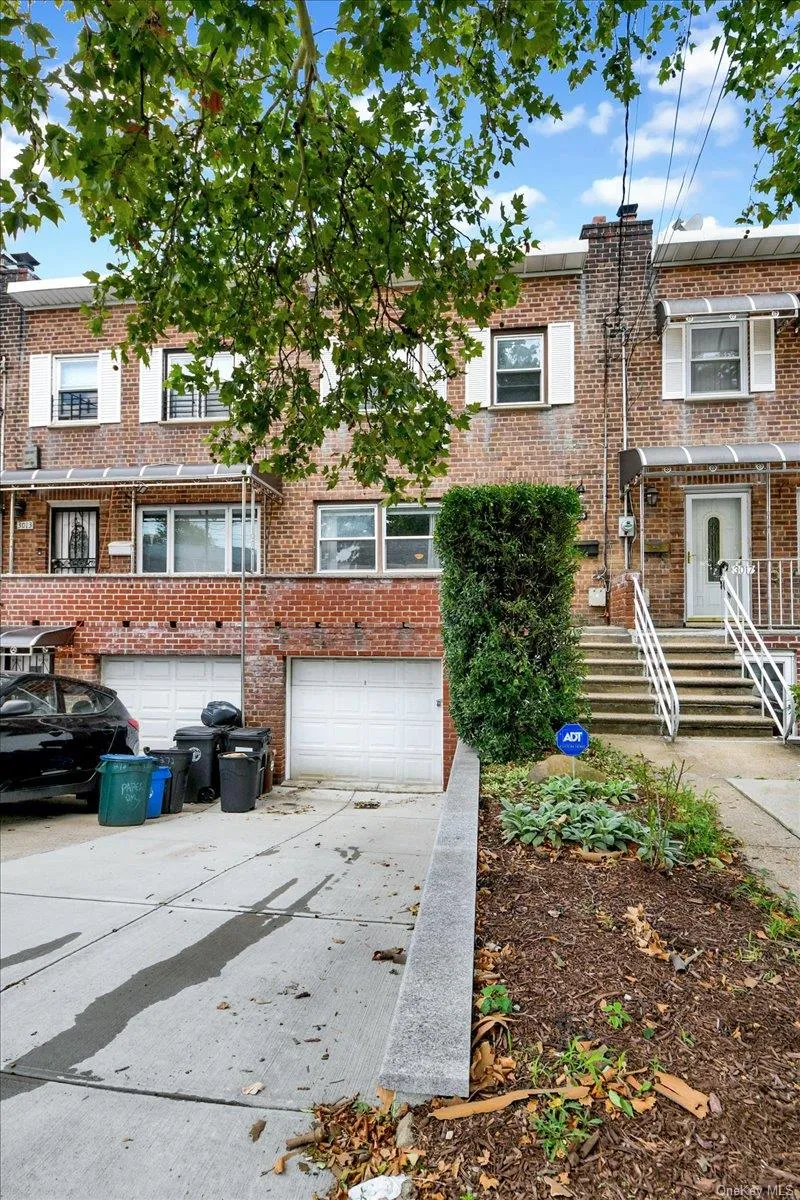 3015 Waterbury Avenue, New York, NY, 3 Bedrooms Bedrooms, 7 Rooms Rooms,1 BathroomBathrooms,Residential,For Rent,Waterbury,0,1032754 3015 Waterbury Avenue, New York, NY, 3 Bedrooms Bedrooms, 7 Rooms Rooms,1 BathroomBathrooms,Residential,For Rent,Waterbury,0,1032754