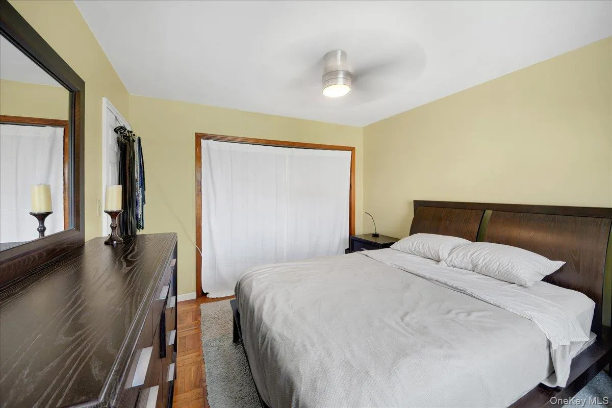 3015 Waterbury Avenue, New York, NY, 3 Bedrooms Bedrooms, 7 Rooms Rooms,1 BathroomBathrooms,Residential,For Rent,Waterbury,0,1032754 3015 Waterbury Avenue, New York, NY, 3 Bedrooms Bedrooms, 7 Rooms Rooms,1 BathroomBathrooms,Residential,For Rent,Waterbury,0,1032754
