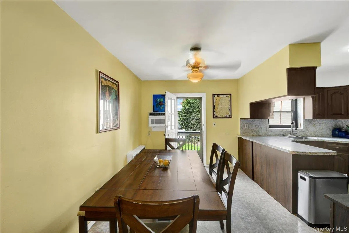 3015 Waterbury Avenue, New York, NY, 3 Bedrooms Bedrooms, 7 Rooms Rooms,1 BathroomBathrooms,Residential,For Rent,Waterbury,0,1032754 3015 Waterbury Avenue, New York, NY, 3 Bedrooms Bedrooms, 7 Rooms Rooms,1 BathroomBathrooms,Residential,For Rent,Waterbury,0,1032754
