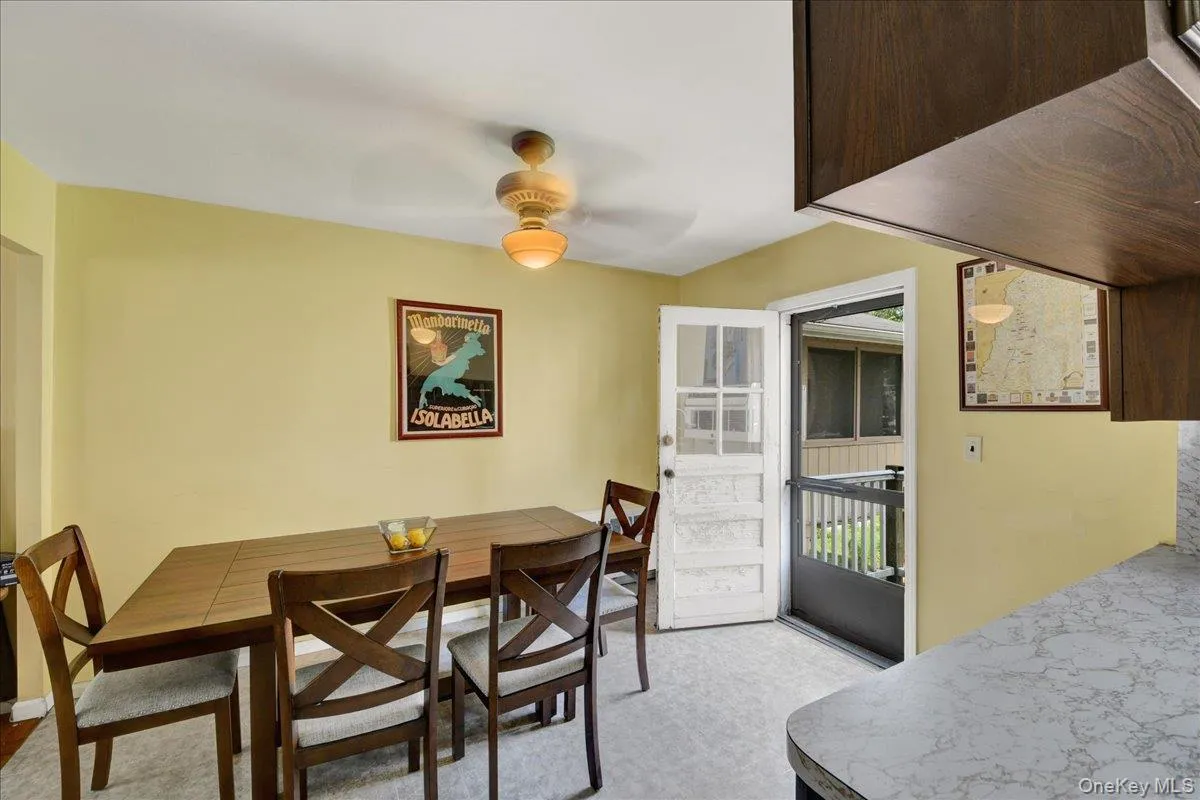 3015 Waterbury Avenue, New York, NY, 3 Bedrooms Bedrooms, 7 Rooms Rooms,1 BathroomBathrooms,Residential,For Rent,Waterbury,0,1032754 3015 Waterbury Avenue, New York, NY, 3 Bedrooms Bedrooms, 7 Rooms Rooms,1 BathroomBathrooms,Residential,For Rent,Waterbury,0,1032754