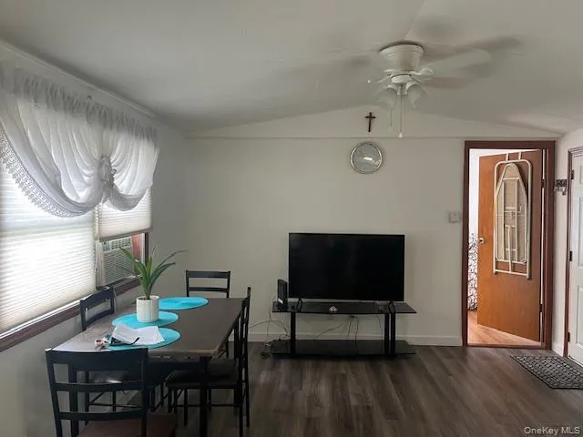 525 Riverleigh Ave, Riverhead, NY, 2 Bedrooms Bedrooms, 6 Rooms Rooms,1 BathroomBathrooms,Residential Lease,For Rent,Riverleigh Ave,0,1032755 525 Riverleigh Ave, Riverhead, NY, 2 Bedrooms Bedrooms, 6 Rooms Rooms,1 BathroomBathrooms,Residential Lease,For Rent,Riverleigh Ave,0,1032755