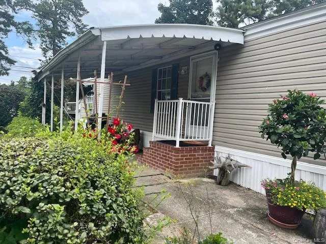 525 Riverleigh Ave, Riverhead, NY, 2 Bedrooms Bedrooms, 6 Rooms Rooms,1 BathroomBathrooms,Residential Lease,For Rent,Riverleigh Ave,0,1032755 525 Riverleigh Ave, Riverhead, NY, 2 Bedrooms Bedrooms, 6 Rooms Rooms,1 BathroomBathrooms,Residential Lease,For Rent,Riverleigh Ave,0,1032755