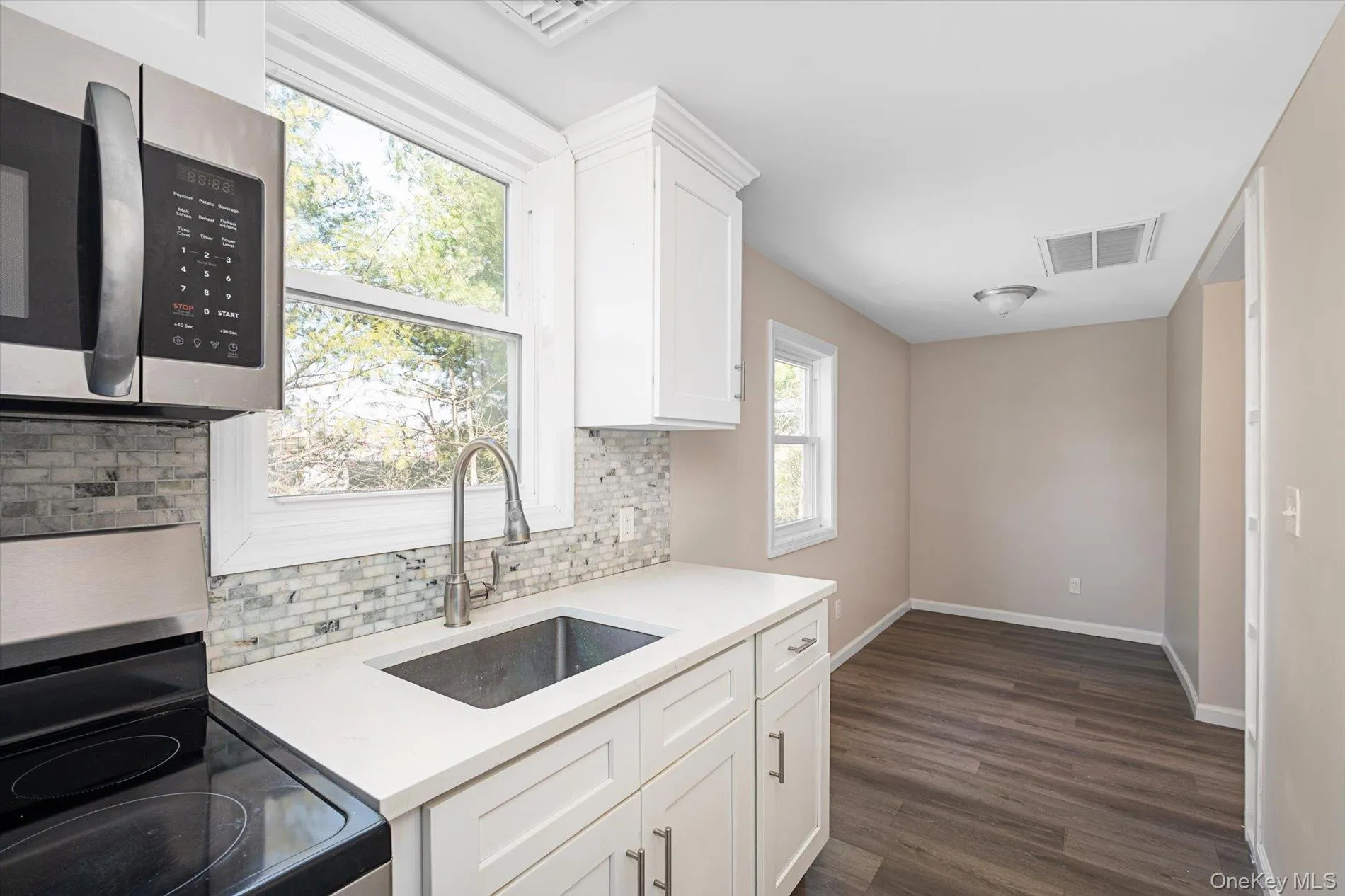 8 14th Street, Huntington, NY, 4 Bedrooms Bedrooms, 7 Rooms Rooms,2 BathroomsBathrooms,Residential,For Rent,14th,0,1032766 8 14th Street, Huntington, NY, 4 Bedrooms Bedrooms, 7 Rooms Rooms,2 BathroomsBathrooms,Residential,For Rent,14th,0,1032766