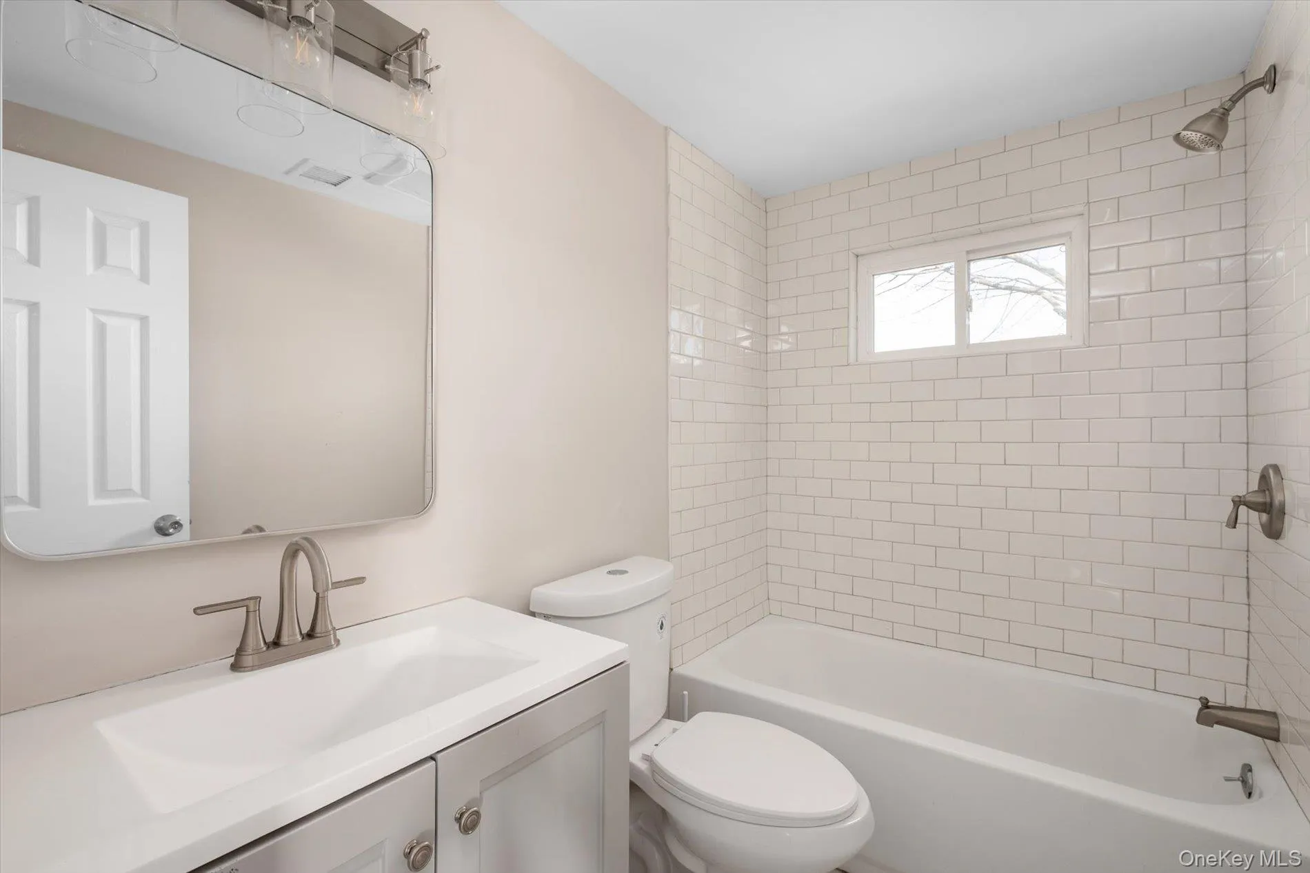 8 14th Street, Huntington, NY, 4 Bedrooms Bedrooms, 7 Rooms Rooms,2 BathroomsBathrooms,Residential,For Rent,14th,0,1032766 8 14th Street, Huntington, NY, 4 Bedrooms Bedrooms, 7 Rooms Rooms,2 BathroomsBathrooms,Residential,For Rent,14th,0,1032766