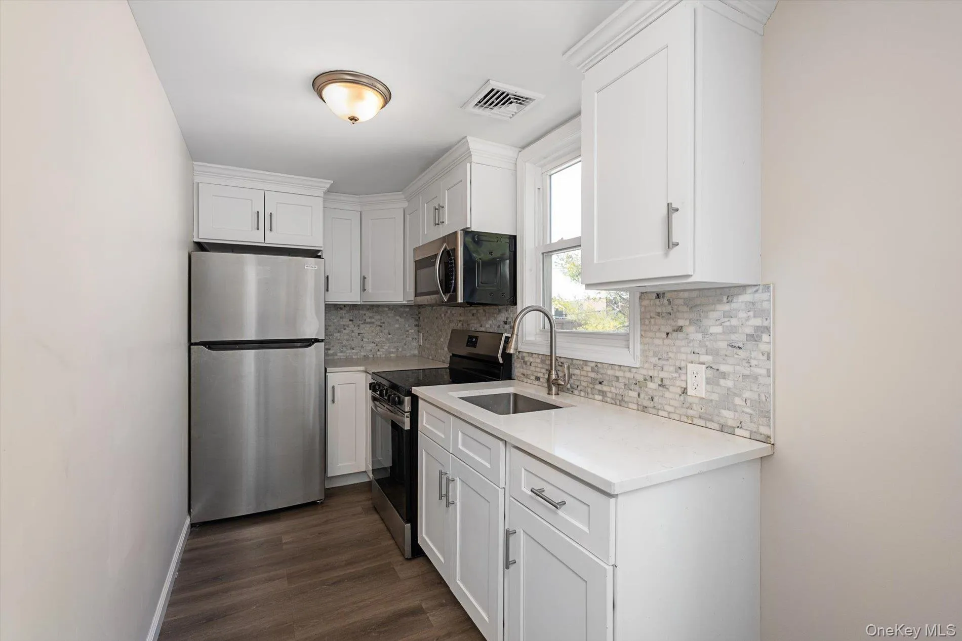 8 14th Street, Huntington, NY, 4 Bedrooms Bedrooms, 7 Rooms Rooms,2 BathroomsBathrooms,Residential,For Rent,14th,0,1032766 8 14th Street, Huntington, NY, 4 Bedrooms Bedrooms, 7 Rooms Rooms,2 BathroomsBathrooms,Residential,For Rent,14th,0,1032766