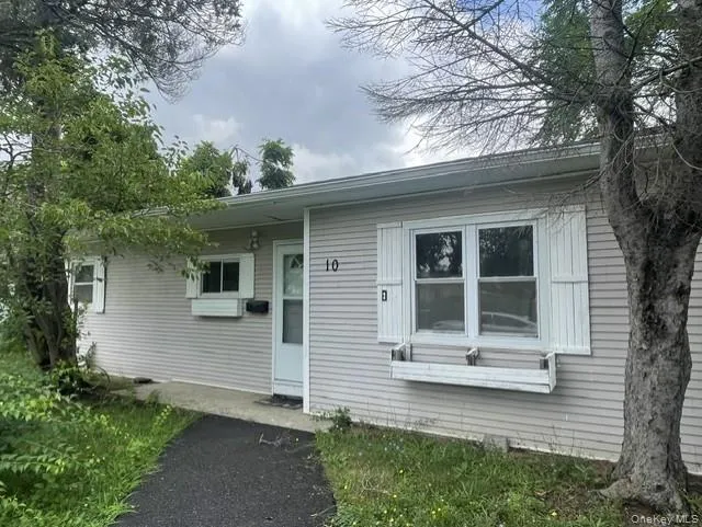 10 Croydon Road, Babylon, NY, 3 Bedrooms Bedrooms, 5 Rooms Rooms,1 BathroomBathrooms,Residential Lease,For Rent,Croydon,0,1032767 10 Croydon Road, Babylon, NY, 3 Bedrooms Bedrooms, 5 Rooms Rooms,1 BathroomBathrooms,Residential Lease,For Rent,Croydon,0,1032767