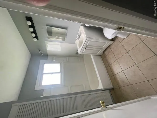 10 Croydon Road, Babylon, NY, 3 Bedrooms Bedrooms, 5 Rooms Rooms,1 BathroomBathrooms,Residential Lease,For Rent,Croydon,0,1032767 10 Croydon Road, Babylon, NY, 3 Bedrooms Bedrooms, 5 Rooms Rooms,1 BathroomBathrooms,Residential Lease,For Rent,Croydon,0,1032767