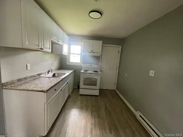 10 Croydon Road, Babylon, NY, 3 Bedrooms Bedrooms, 5 Rooms Rooms,1 BathroomBathrooms,Residential Lease,For Rent,Croydon,0,1032767 10 Croydon Road, Babylon, NY, 3 Bedrooms Bedrooms, 5 Rooms Rooms,1 BathroomBathrooms,Residential Lease,For Rent,Croydon,0,1032767