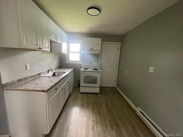 10 Croydon Road, Babylon, NY, 3 Bedrooms Bedrooms, 5 Rooms Rooms,1 BathroomBathrooms,Residential Lease,For Rent,Croydon,0,1032767 10 Croydon Road, Babylon, NY, 3 Bedrooms Bedrooms, 5 Rooms Rooms,1 BathroomBathrooms,Residential Lease,For Rent,Croydon,0,1032767