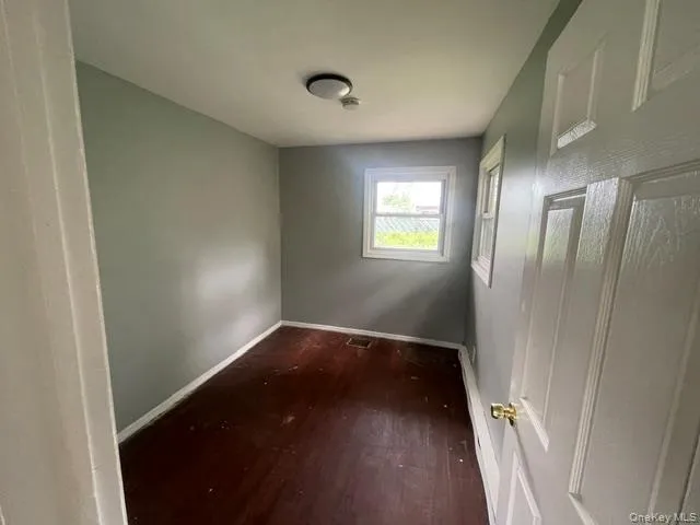 10 Croydon Road, Babylon, NY, 3 Bedrooms Bedrooms, 5 Rooms Rooms,1 BathroomBathrooms,Residential Lease,For Rent,Croydon,0,1032767 10 Croydon Road, Babylon, NY, 3 Bedrooms Bedrooms, 5 Rooms Rooms,1 BathroomBathrooms,Residential Lease,For Rent,Croydon,0,1032767