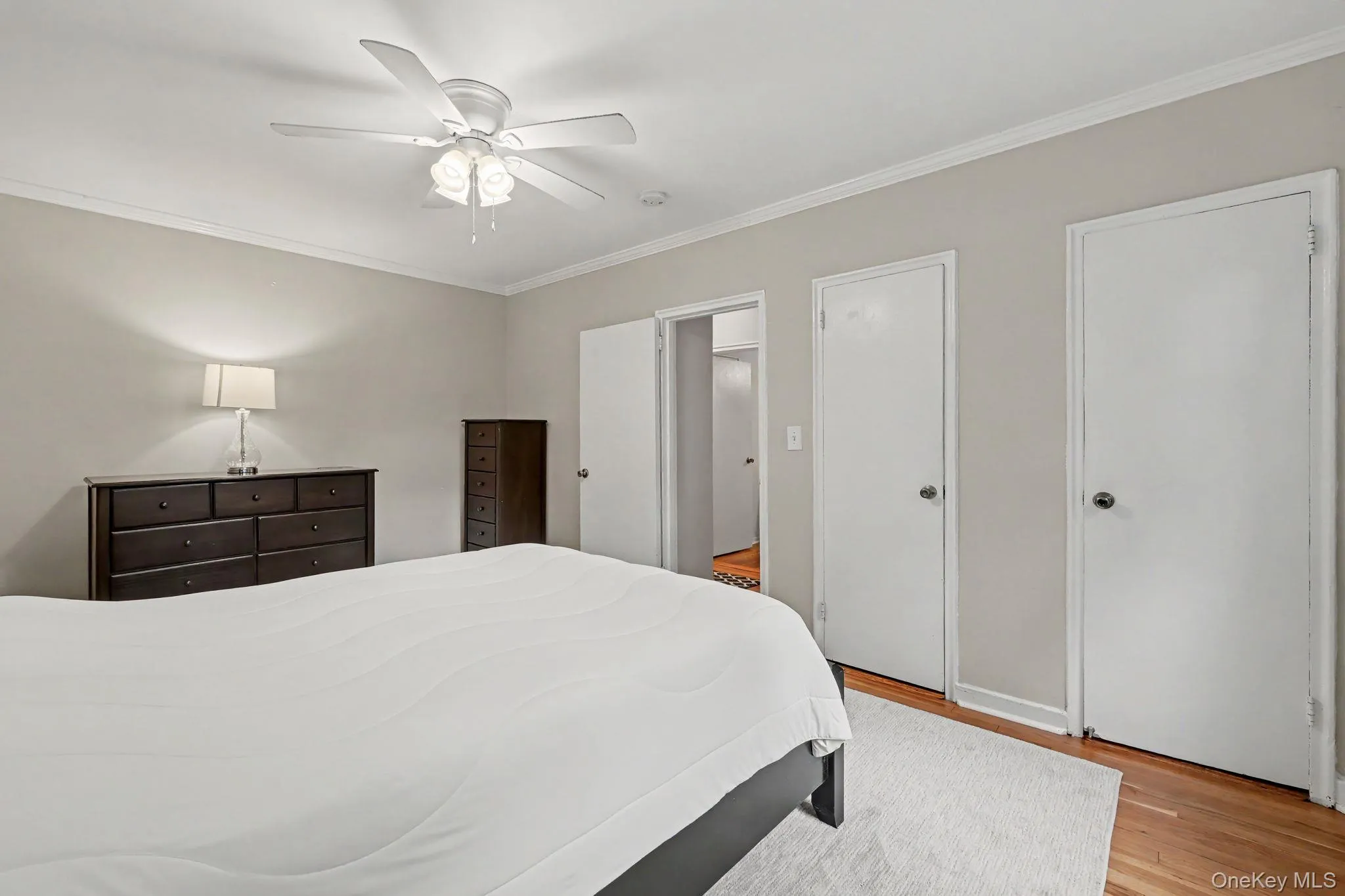 2 closets 2 closets
