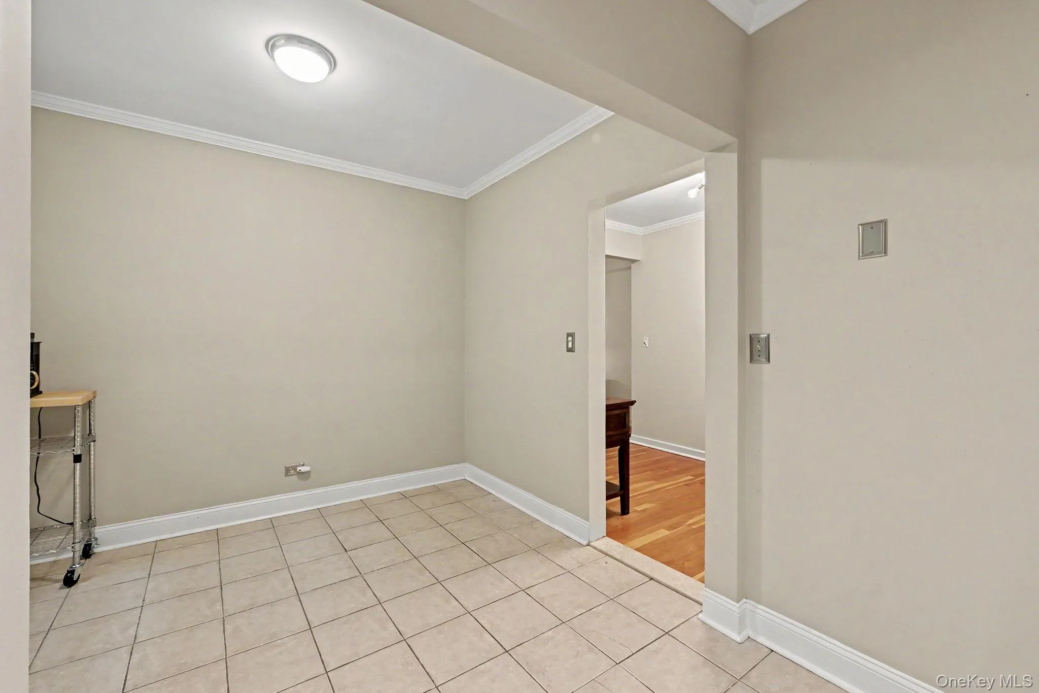 Large dining room area, perfect for entertaining Large dining room area, perfect for entertaining