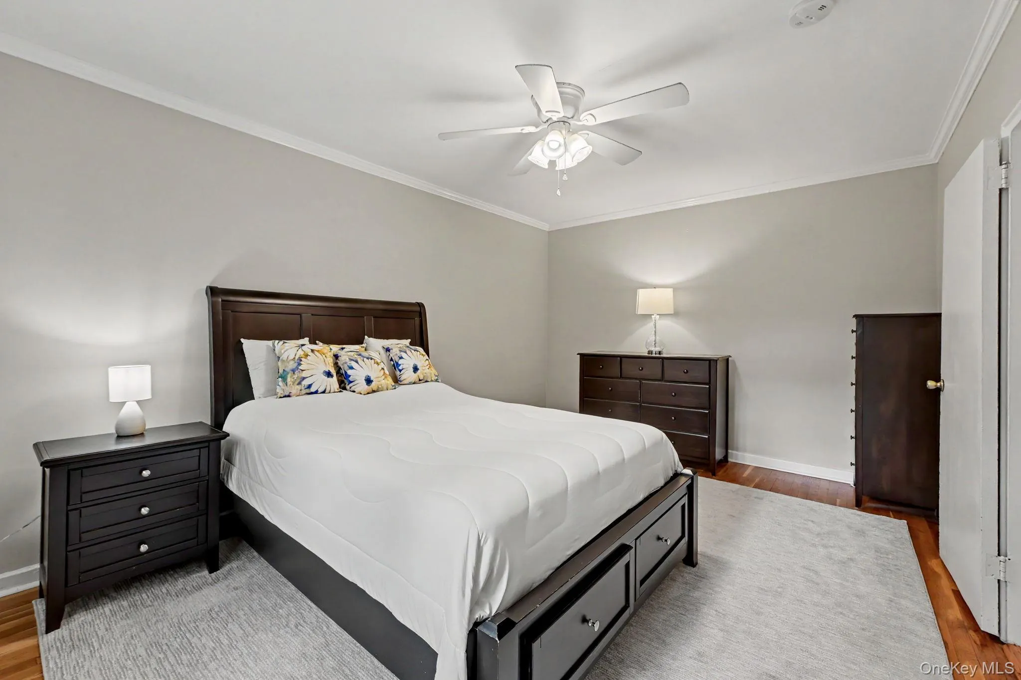 Large bedroom, will fit a king size bed and plenty of room for furniture. Large bedroom, will fit a king size bed and plenty of room for furniture.