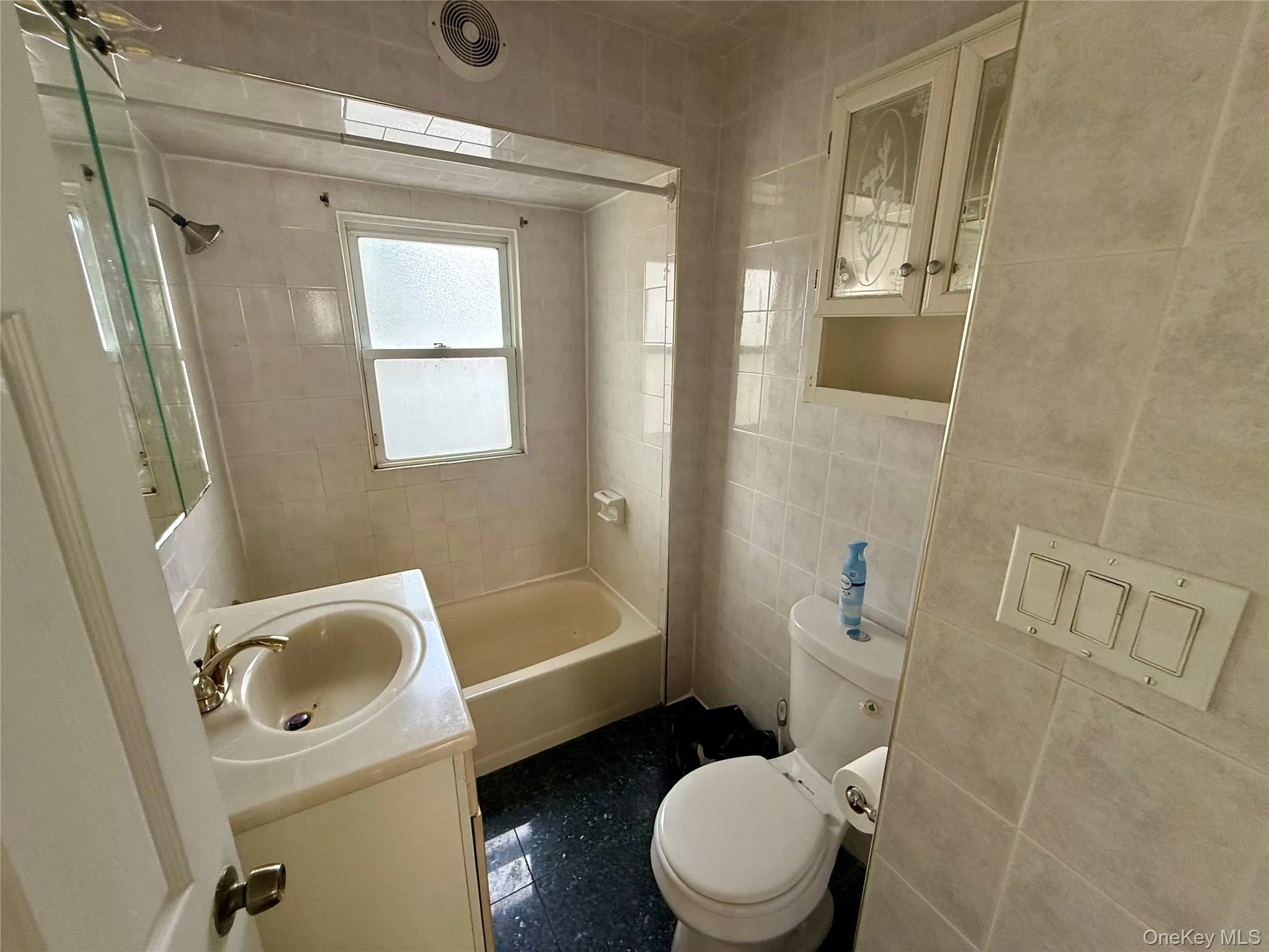 Full Bathroom Full Bathroom