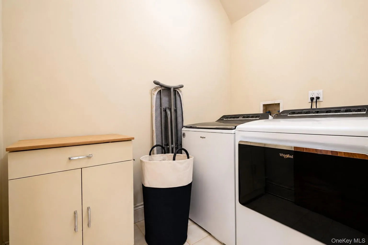79 Flagg Court, New York, NY, 7 Bedrooms Bedrooms, 16 Rooms Rooms,6 BathroomsBathrooms,Residential,For Rent,Flagg,0,1032793 79 Flagg Court, New York, NY, 7 Bedrooms Bedrooms, 16 Rooms Rooms,6 BathroomsBathrooms,Residential,For Rent,Flagg,0,1032793