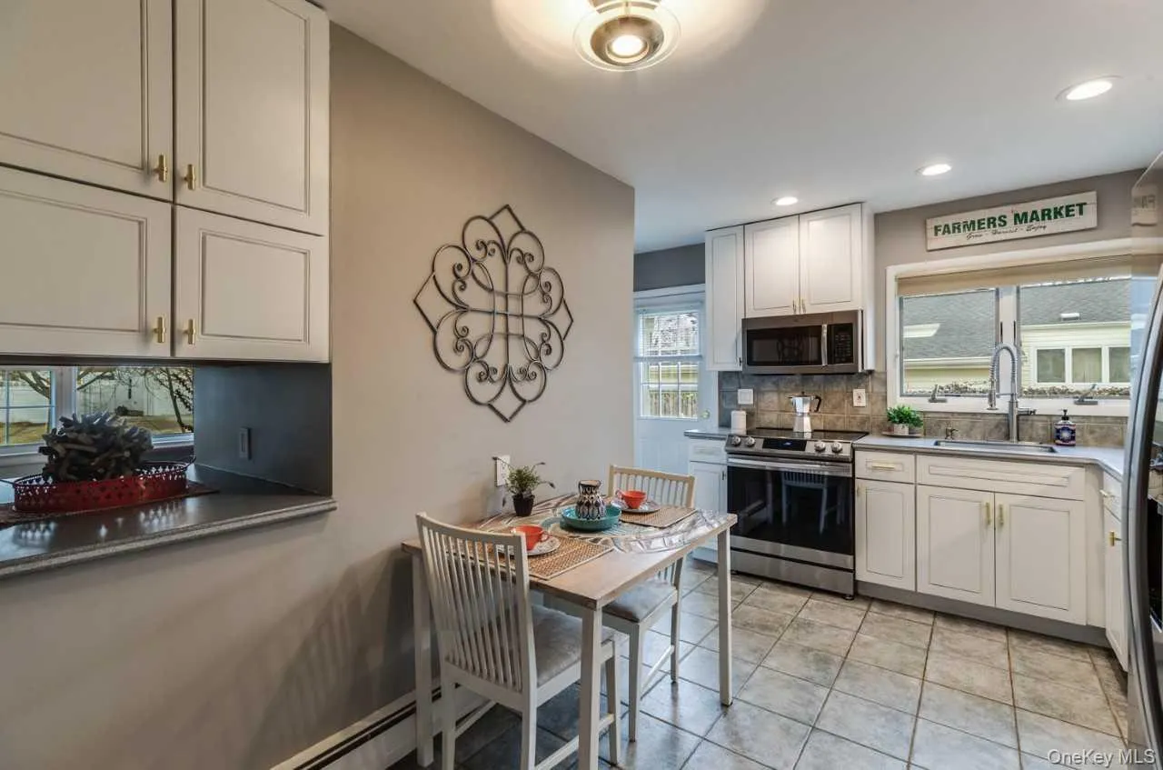 18 Shelter Hill Road, Oyster Bay, NY, 3 Bedrooms Bedrooms, 7 Rooms Rooms,2 BathroomsBathrooms,Residential Lease,For Rent,Shelter Hill,0,1032794 18 Shelter Hill Road, Oyster Bay, NY, 3 Bedrooms Bedrooms, 7 Rooms Rooms,2 BathroomsBathrooms,Residential Lease,For Rent,Shelter Hill,0,1032794