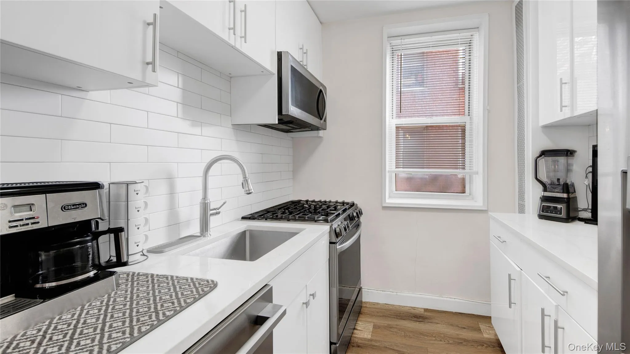 365 Bronx River Road, Yonkers, NY, 2 Bedrooms Bedrooms, 5 Rooms Rooms,1 BathroomBathrooms,Residential,For Rent,Bronx River,0,1032796 365 Bronx River Road, Yonkers, NY, 2 Bedrooms Bedrooms, 5 Rooms Rooms,1 BathroomBathrooms,Residential,For Rent,Bronx River,0,1032796