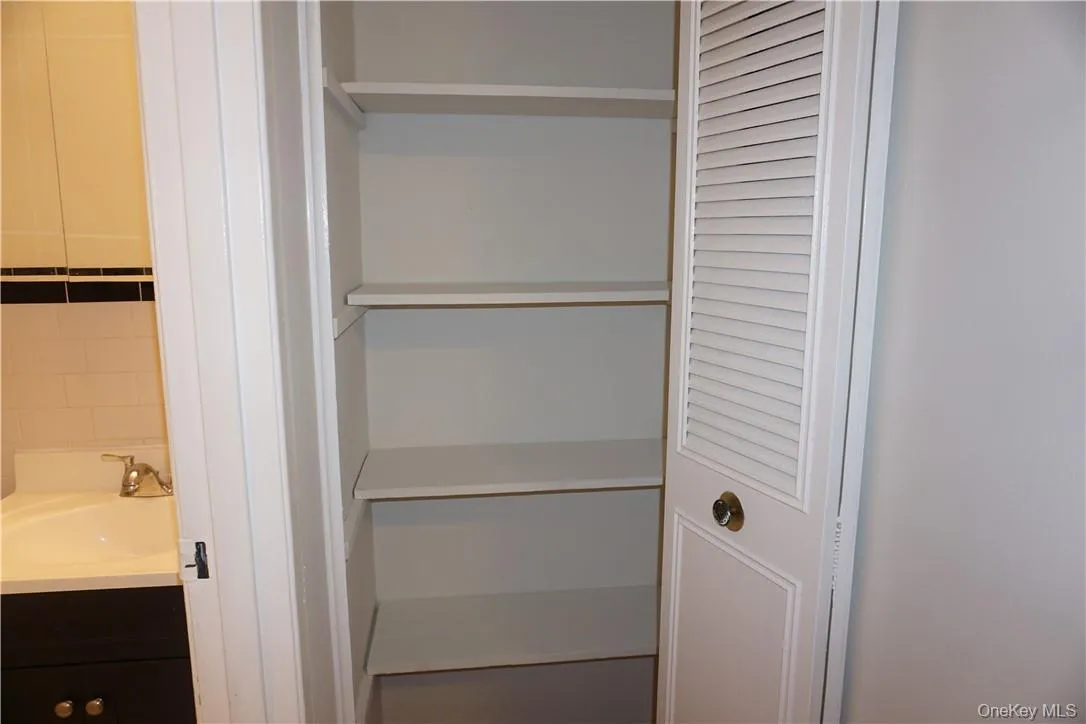 260 West Street, Mount Kisco, NY, 1 Bedroom Bedrooms, 4 Rooms Rooms,1 BathroomBathrooms,Residential Lease,For Rent,West,0,1032799 260 West Street, Mount Kisco, NY, 1 Bedroom Bedrooms, 4 Rooms Rooms,1 BathroomBathrooms,Residential Lease,For Rent,West,0,1032799
