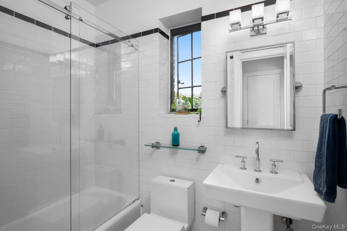 2 Westchester Ave, White Plains, NY, 3 Rooms Rooms,1 BathroomBathrooms,Residential,For Rent,Westchester Ave,0,1032801 2 Westchester Ave, White Plains, NY, 3 Rooms Rooms,1 BathroomBathrooms,Residential,For Rent,Westchester Ave,0,1032801
