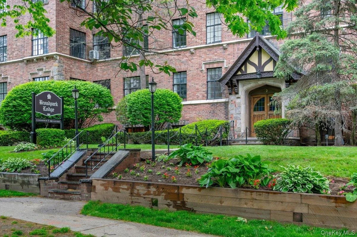 2 Westchester Ave, White Plains, NY, 3 Rooms Rooms,1 BathroomBathrooms,Residential,For Rent,Westchester Ave,0,1032801 2 Westchester Ave, White Plains, NY, 3 Rooms Rooms,1 BathroomBathrooms,Residential,For Rent,Westchester Ave,0,1032801
