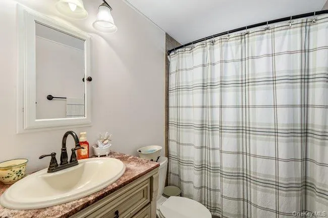 1 Grendon Lane, Brookhaven, NY, 3 Bedrooms Bedrooms, 7 Rooms Rooms,1 BathroomBathrooms,Residential,For Rent,Grendon,0,1032807 1 Grendon Lane, Brookhaven, NY, 3 Bedrooms Bedrooms, 7 Rooms Rooms,1 BathroomBathrooms,Residential,For Rent,Grendon,0,1032807