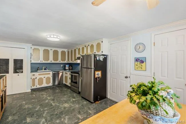 1 Grendon Lane, Brookhaven, NY, 3 Bedrooms Bedrooms, 7 Rooms Rooms,1 BathroomBathrooms,Residential,For Rent,Grendon,0,1032807 1 Grendon Lane, Brookhaven, NY, 3 Bedrooms Bedrooms, 7 Rooms Rooms,1 BathroomBathrooms,Residential,For Rent,Grendon,0,1032807