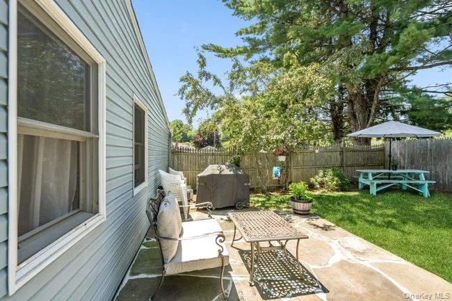 1 Grendon Lane, Brookhaven, NY, 3 Bedrooms Bedrooms, 7 Rooms Rooms,1 BathroomBathrooms,Residential,For Rent,Grendon,0,1032807 1 Grendon Lane, Brookhaven, NY, 3 Bedrooms Bedrooms, 7 Rooms Rooms,1 BathroomBathrooms,Residential,For Rent,Grendon,0,1032807