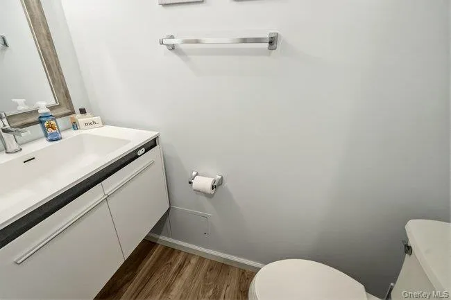 1 Grendon Lane, Brookhaven, NY, 3 Bedrooms Bedrooms, 7 Rooms Rooms,1 BathroomBathrooms,Residential,For Rent,Grendon,0,1032807 1 Grendon Lane, Brookhaven, NY, 3 Bedrooms Bedrooms, 7 Rooms Rooms,1 BathroomBathrooms,Residential,For Rent,Grendon,0,1032807