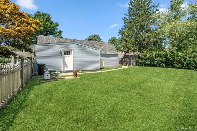 1 Grendon Lane, Brookhaven, NY, 3 Bedrooms Bedrooms, 7 Rooms Rooms,1 BathroomBathrooms,Residential,For Rent,Grendon,0,1032807 1 Grendon Lane, Brookhaven, NY, 3 Bedrooms Bedrooms, 7 Rooms Rooms,1 BathroomBathrooms,Residential,For Rent,Grendon,0,1032807