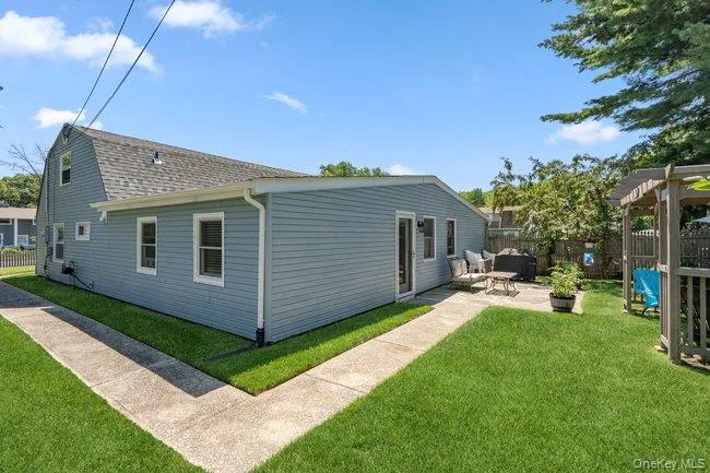 1 Grendon Lane, Brookhaven, NY, 3 Bedrooms Bedrooms, 7 Rooms Rooms,1 BathroomBathrooms,Residential,For Rent,Grendon,0,1032807 1 Grendon Lane, Brookhaven, NY, 3 Bedrooms Bedrooms, 7 Rooms Rooms,1 BathroomBathrooms,Residential,For Rent,Grendon,0,1032807