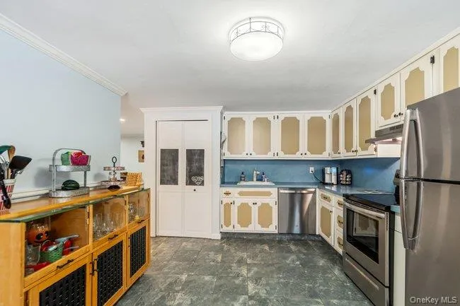 1 Grendon Lane, Brookhaven, NY, 3 Bedrooms Bedrooms, 7 Rooms Rooms,1 BathroomBathrooms,Residential,For Rent,Grendon,0,1032807 1 Grendon Lane, Brookhaven, NY, 3 Bedrooms Bedrooms, 7 Rooms Rooms,1 BathroomBathrooms,Residential,For Rent,Grendon,0,1032807