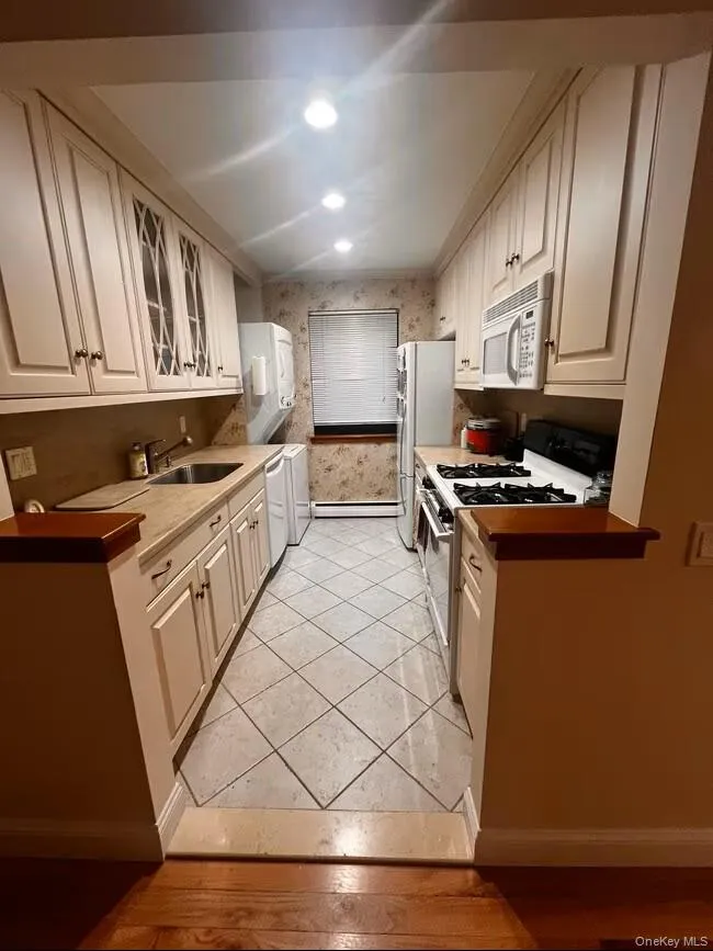 28 Hillside Terrace, White Plains, NY, 1 Bedroom Bedrooms, 3 Rooms Rooms,1 BathroomBathrooms,Residential,For Rent,Hillside,0,1032808 28 Hillside Terrace, White Plains, NY, 1 Bedroom Bedrooms, 3 Rooms Rooms,1 BathroomBathrooms,Residential,For Rent,Hillside,0,1032808
