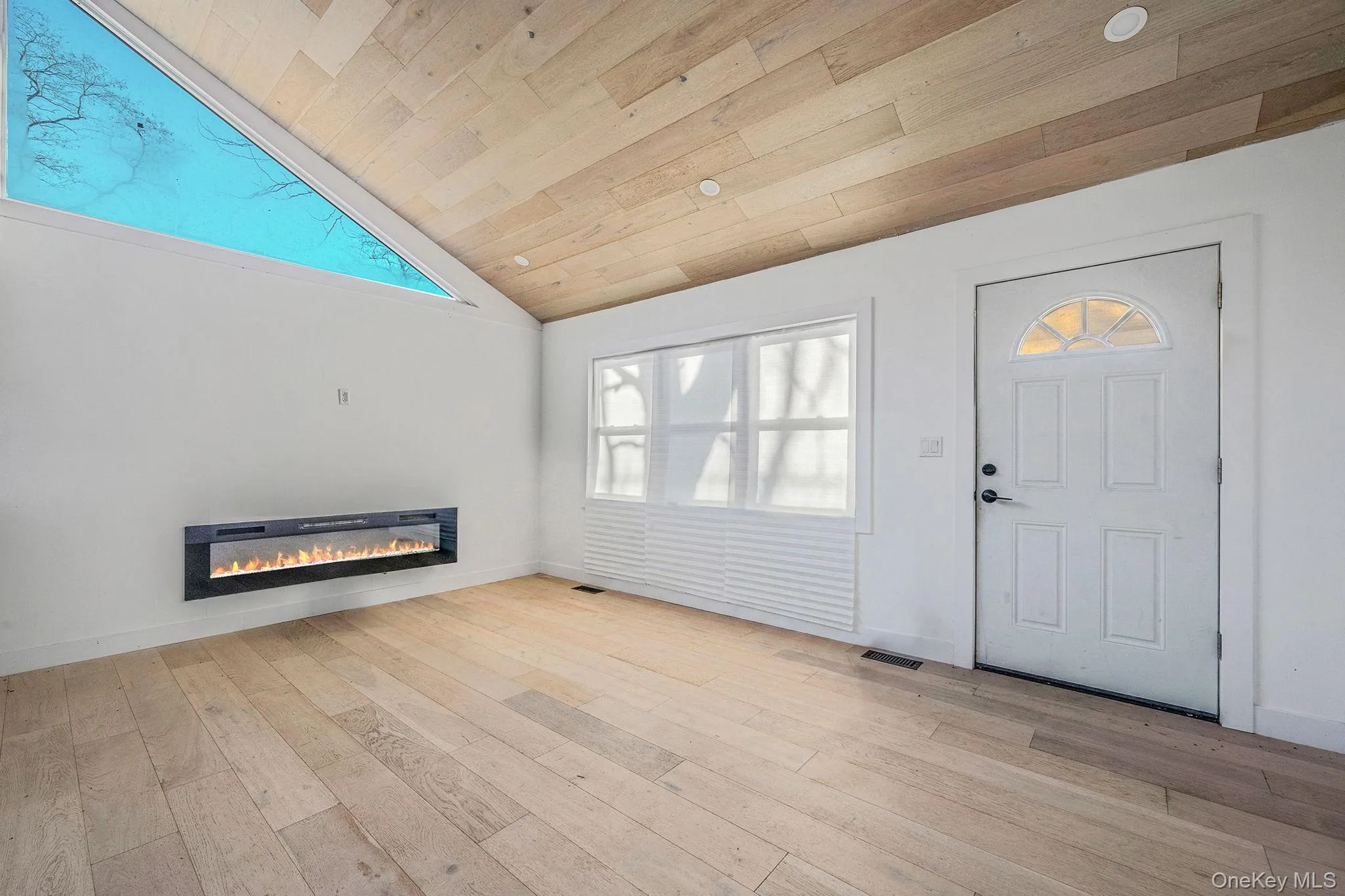24485 Main Road, Southold, NY, 2 Bedrooms Bedrooms, 5 Rooms Rooms,1 BathroomBathrooms,Residential,For Rent,Main,0,1032813 24485 Main Road, Southold, NY, 2 Bedrooms Bedrooms, 5 Rooms Rooms,1 BathroomBathrooms,Residential,For Rent,Main,0,1032813