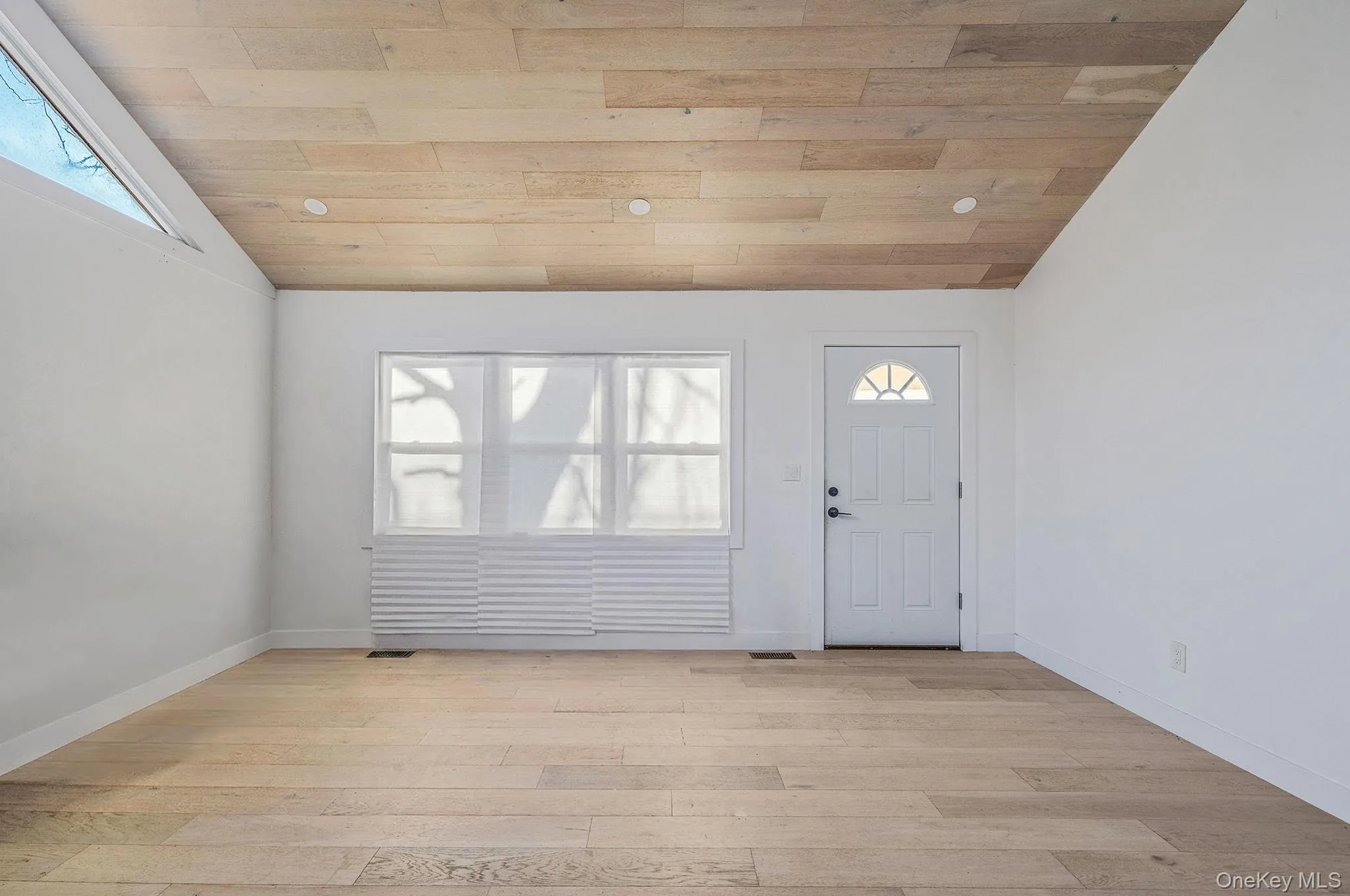24485 Main Road, Southold, NY, 2 Bedrooms Bedrooms, 5 Rooms Rooms,1 BathroomBathrooms,Residential,For Rent,Main,0,1032813 24485 Main Road, Southold, NY, 2 Bedrooms Bedrooms, 5 Rooms Rooms,1 BathroomBathrooms,Residential,For Rent,Main,0,1032813