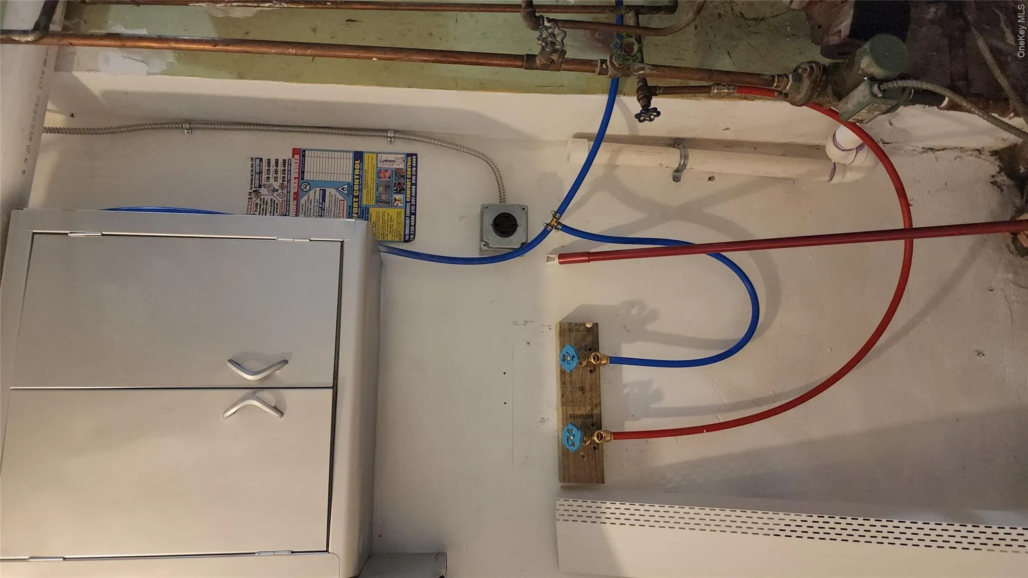 Washer/Dryer Hookup Washer/Dryer Hookup