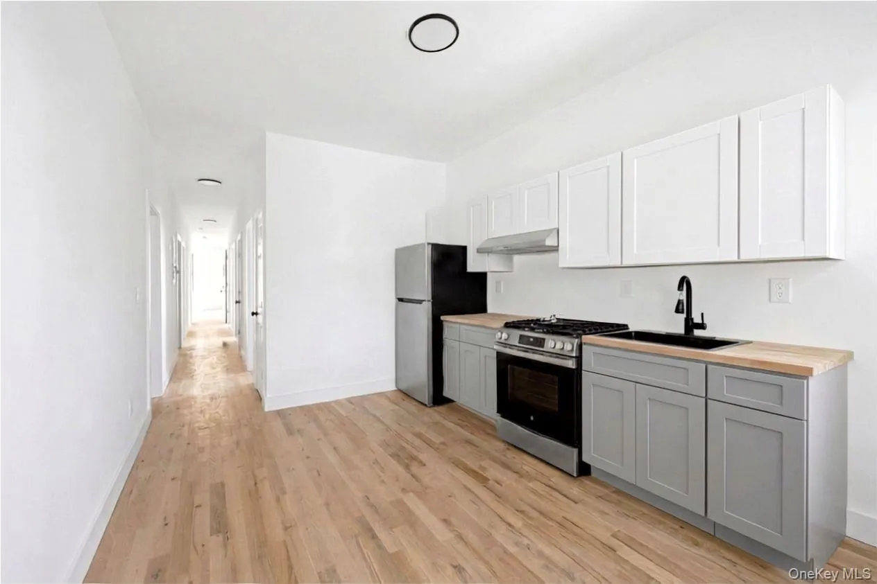 35 Lawrence Street, Yonkers, NY, 3 Bedrooms Bedrooms, 7 Rooms Rooms,1 BathroomBathrooms,Residential Lease,For Rent,Lawrence,0,1032829 35 Lawrence Street, Yonkers, NY, 3 Bedrooms Bedrooms, 7 Rooms Rooms,1 BathroomBathrooms,Residential Lease,For Rent,Lawrence,0,1032829