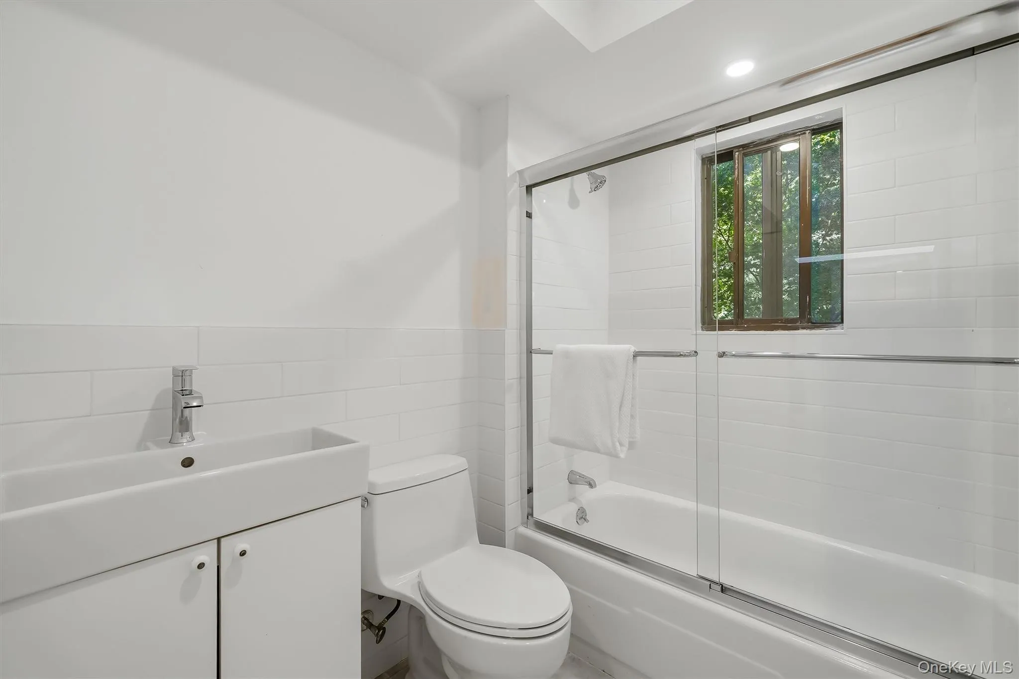231 Martling Avenue, Greenburgh, NY, 2 Bedrooms Bedrooms, 6 Rooms Rooms,2 BathroomsBathrooms,Residential,For Rent,Martling,0,1032837 231 Martling Avenue, Greenburgh, NY, 2 Bedrooms Bedrooms, 6 Rooms Rooms,2 BathroomsBathrooms,Residential,For Rent,Martling,0,1032837