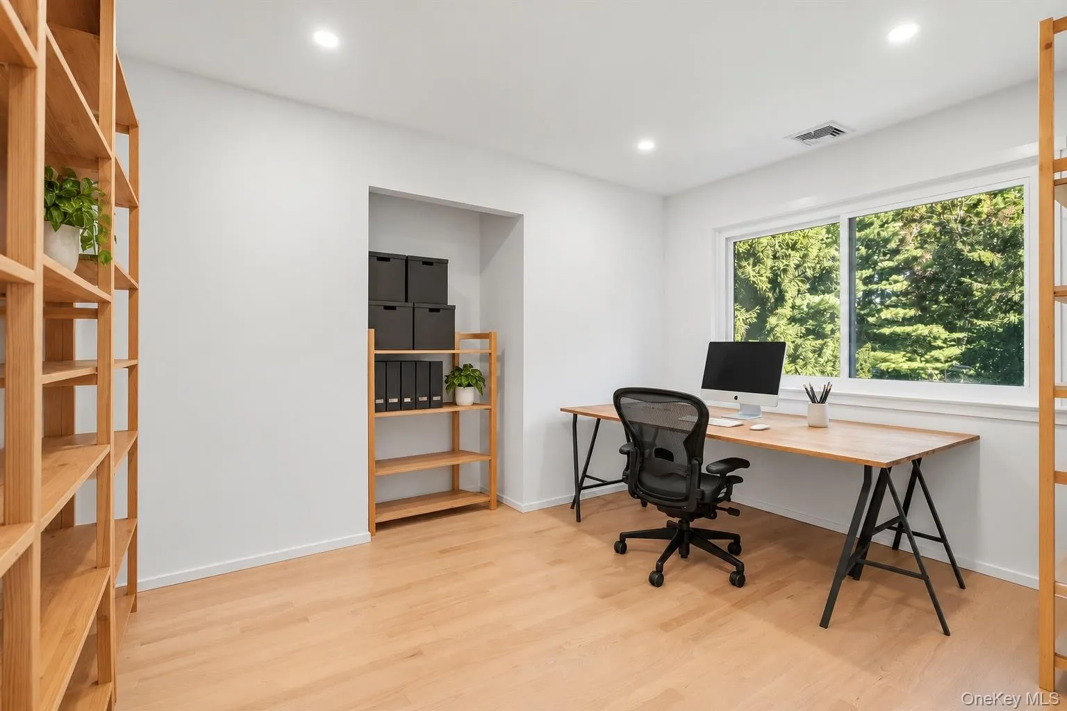 Office, Partially Virtually Staged Office, Partially Virtually Staged