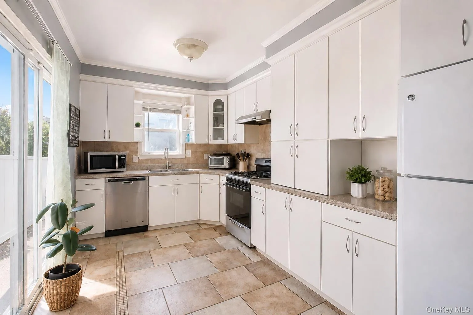 78-51 80th Street, New York, NY, 3 Bedrooms Bedrooms, 7 Rooms Rooms,1 BathroomBathrooms,Residential,For Rent,80th,0,1032842 78-51 80th Street, New York, NY, 3 Bedrooms Bedrooms, 7 Rooms Rooms,1 BathroomBathrooms,Residential,For Rent,80th,0,1032842