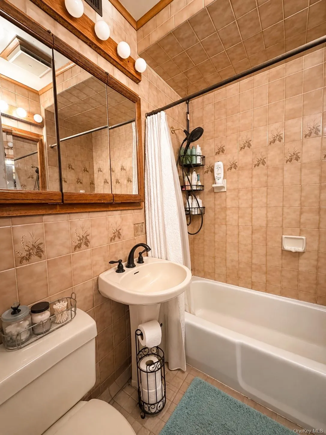 78-51 80th Street, New York, NY, 3 Bedrooms Bedrooms, 7 Rooms Rooms,1 BathroomBathrooms,Residential,For Rent,80th,0,1032842 78-51 80th Street, New York, NY, 3 Bedrooms Bedrooms, 7 Rooms Rooms,1 BathroomBathrooms,Residential,For Rent,80th,0,1032842