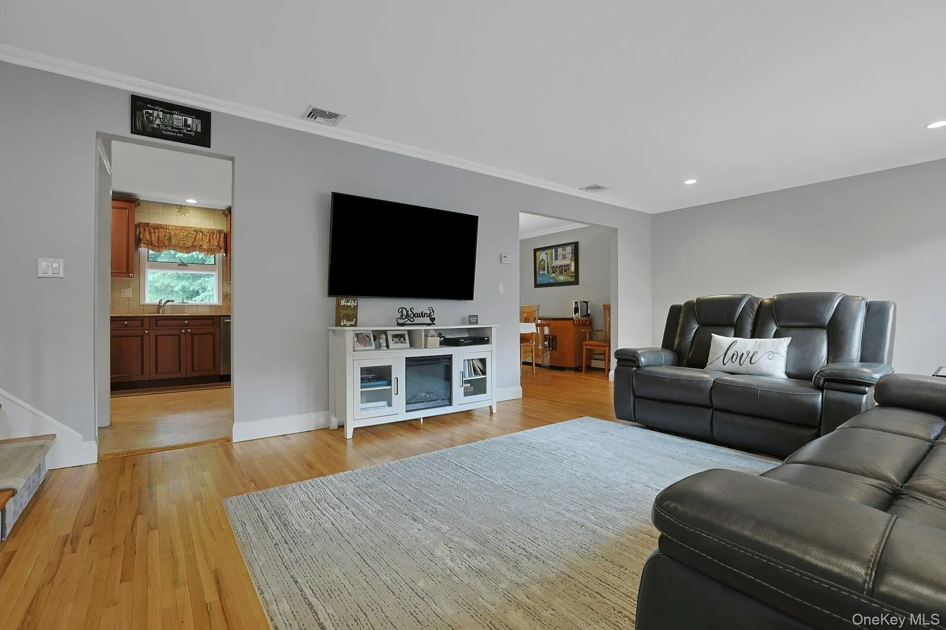 Spacious and Inviting Spacious and Inviting