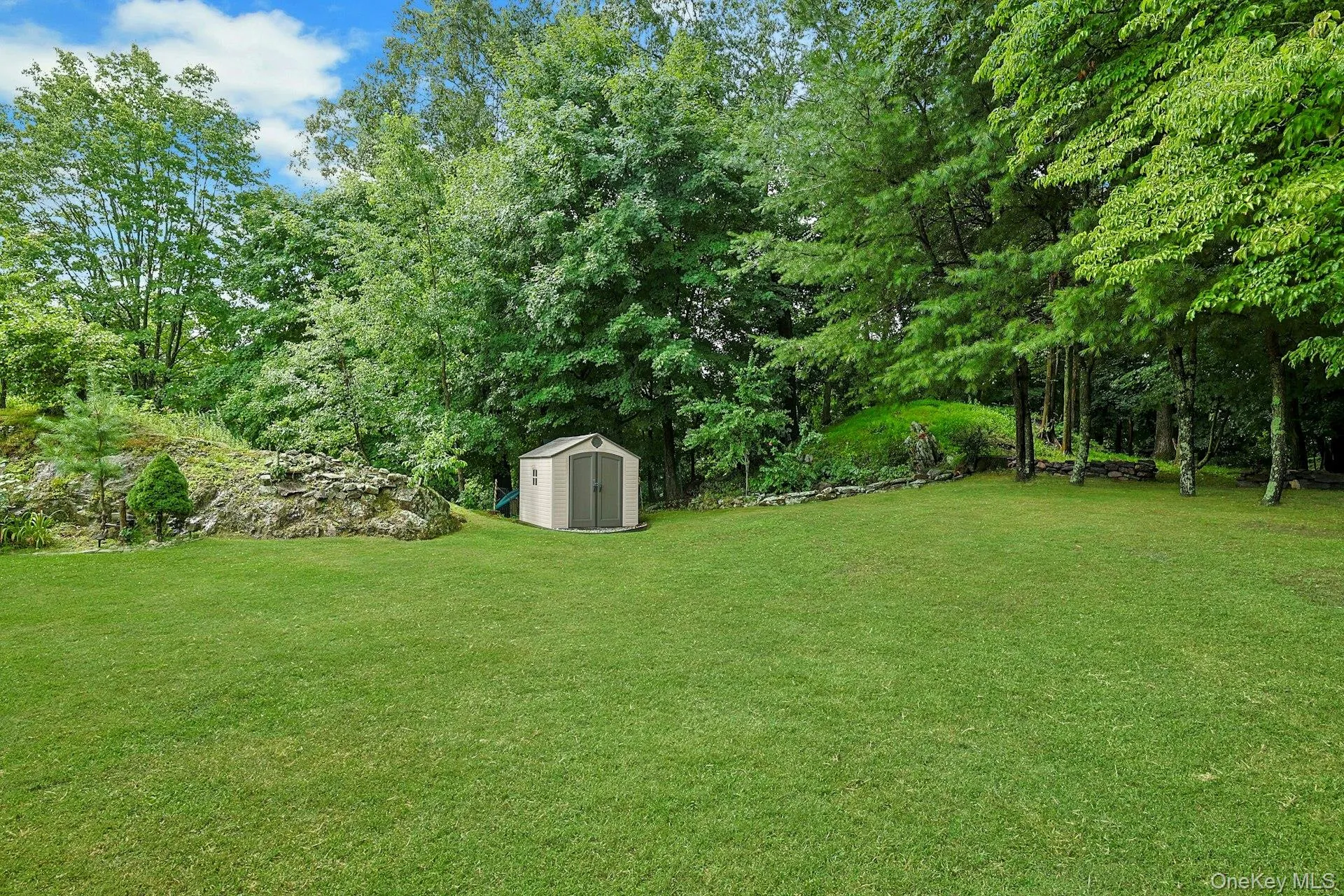 Beautiful Private Yard Beautiful Private Yard