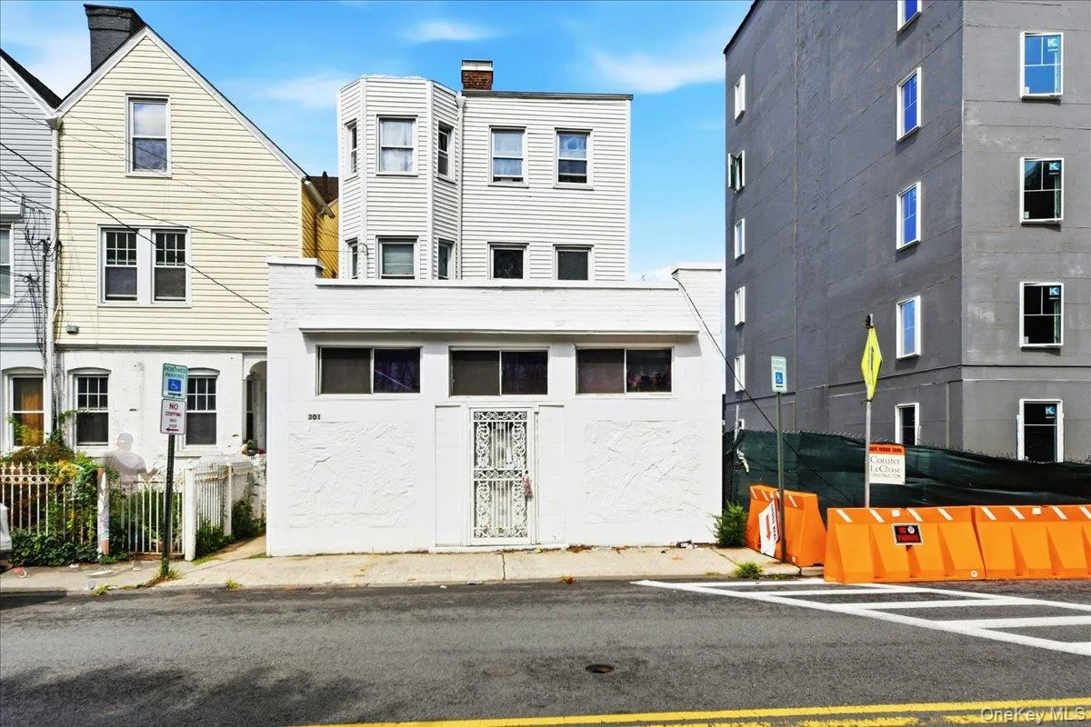 301 Warburton Avenue, Yonkers, NY, 2 Bedrooms Bedrooms, 2 Rooms Rooms,1 BathroomBathrooms,Residential Lease,For Rent,Warburton,0,1032858 301 Warburton Avenue, Yonkers, NY, 2 Bedrooms Bedrooms, 2 Rooms Rooms,1 BathroomBathrooms,Residential Lease,For Rent,Warburton,0,1032858