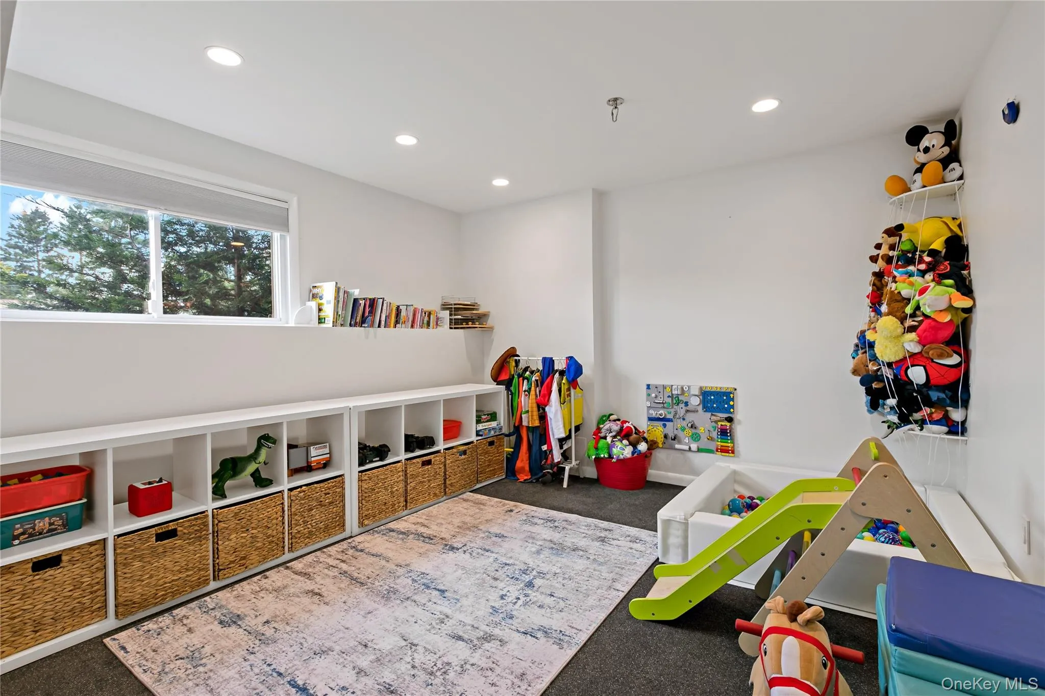 Playroom potentially can be used as fourth bedroom. Playroom potentially can be used as fourth bedroom.