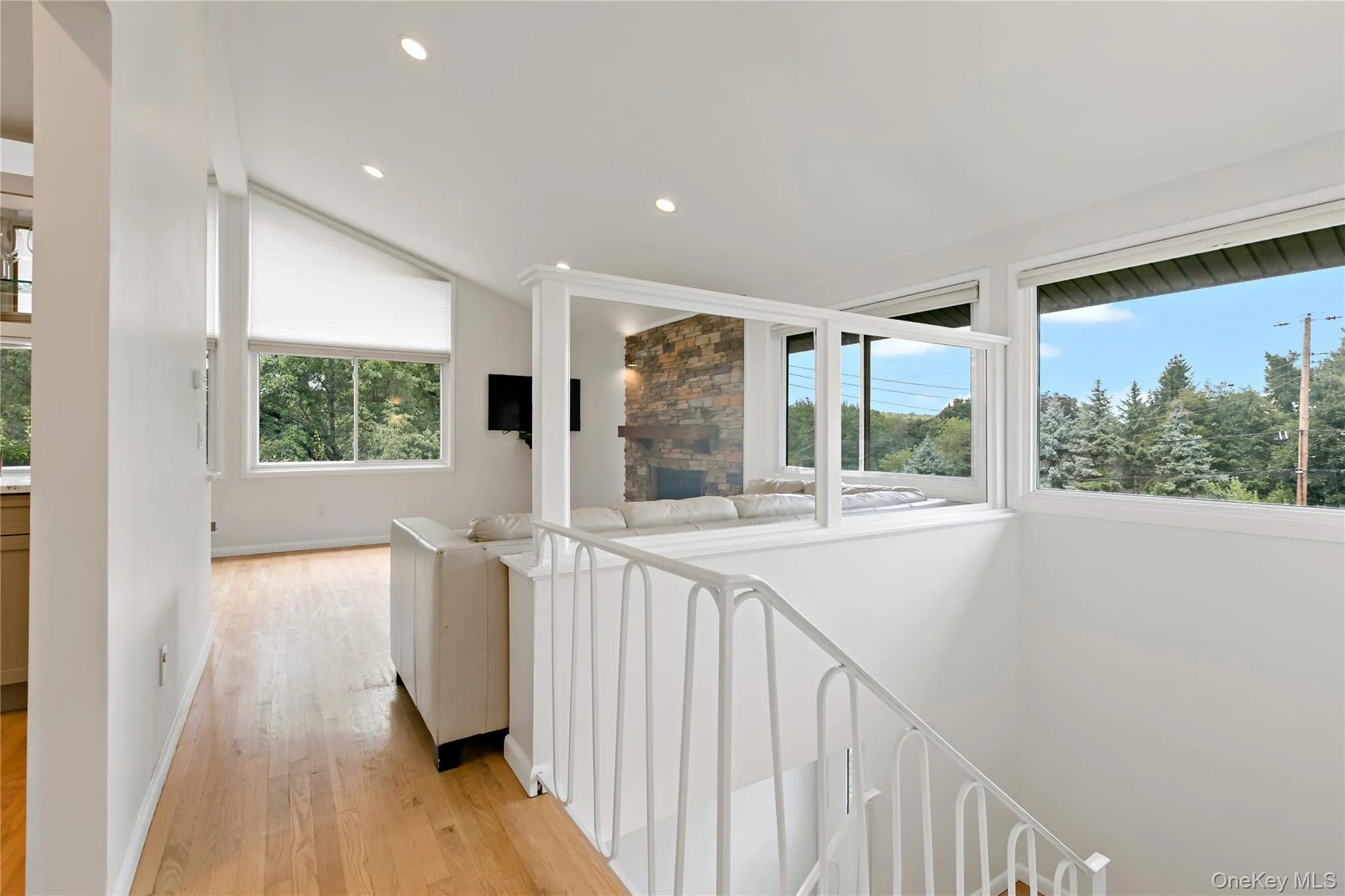 Dramatic walls of glass greet you. Dramatic walls of glass greet you.