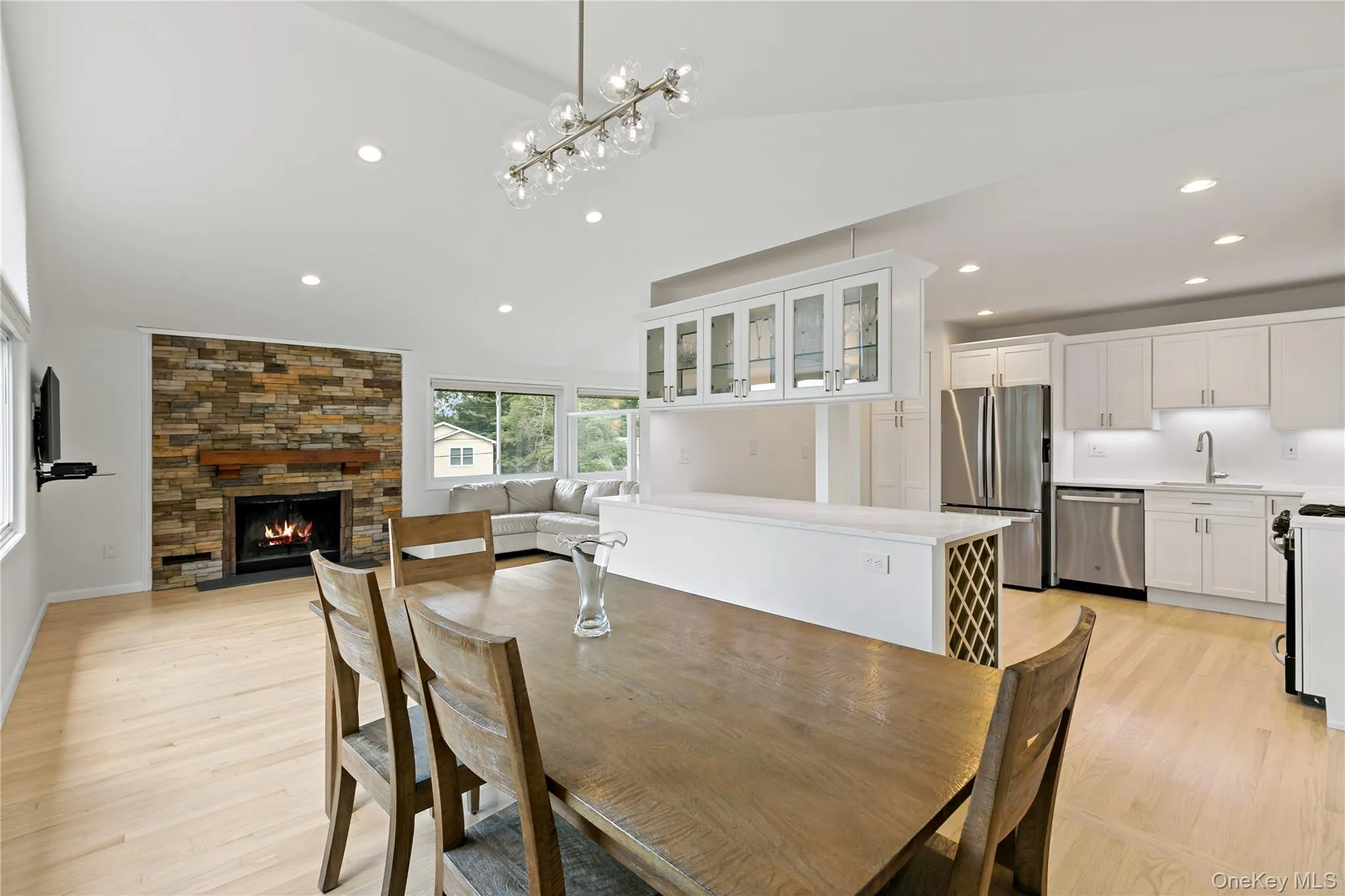 Another angle of gorgeous space. Another angle of gorgeous space.