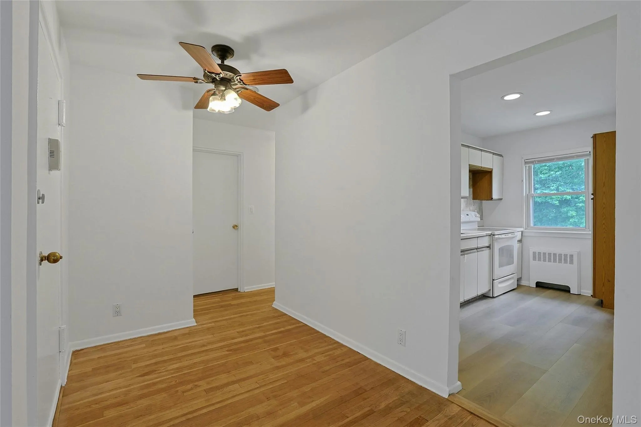 140 Broadway, Greenburgh, NY, 1 Bedroom Bedrooms, 4 Rooms Rooms,1 BathroomBathrooms,Residential,For Rent,Broadway,0,1032887 140 Broadway, Greenburgh, NY, 1 Bedroom Bedrooms, 4 Rooms Rooms,1 BathroomBathrooms,Residential,For Rent,Broadway,0,1032887