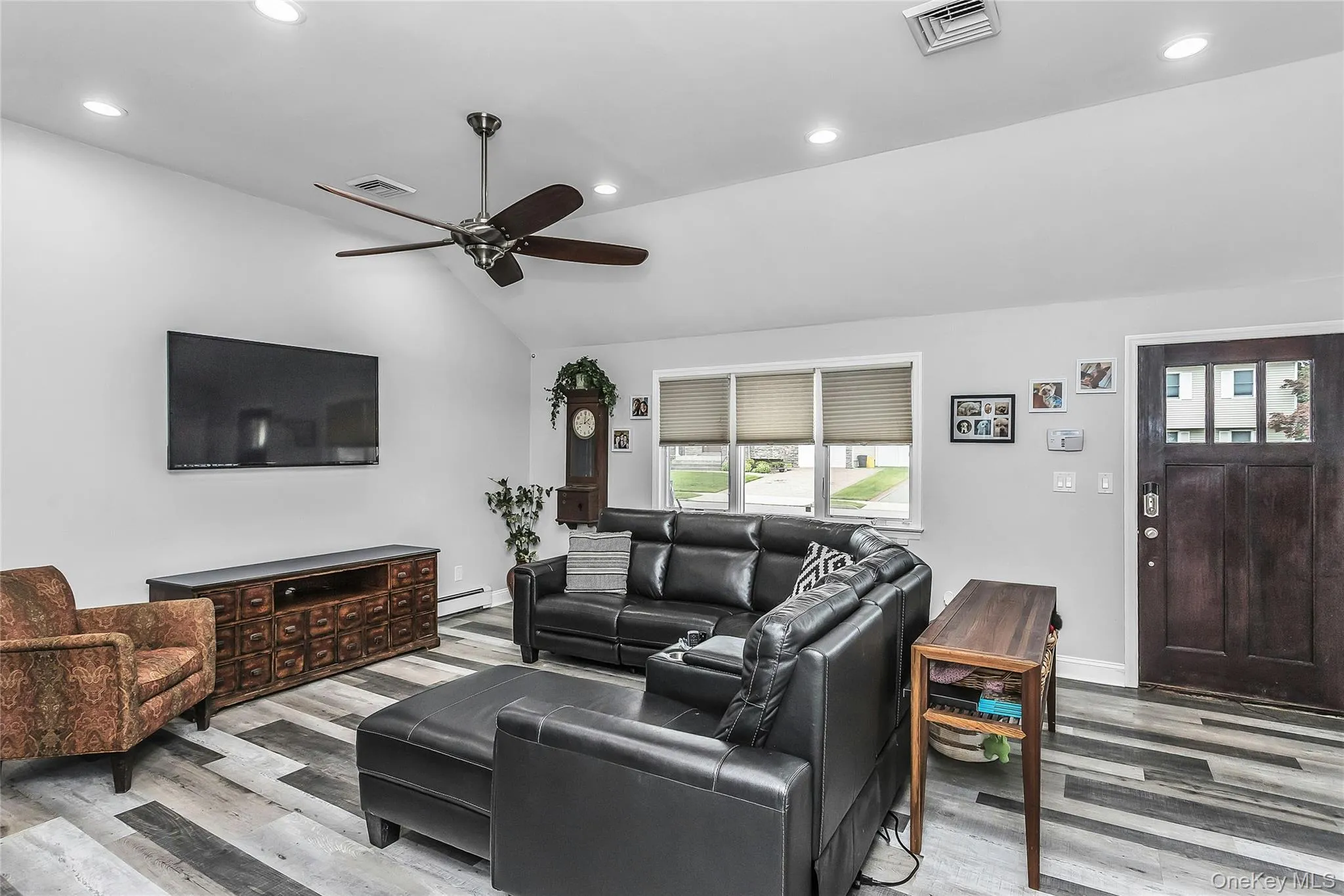 17 Blanche Street, Oyster Bay, NY, 3 Bedrooms Bedrooms, 5 Rooms Rooms,1 BathroomBathrooms,Residential,For Rent,Blanche,0,1032910 17 Blanche Street, Oyster Bay, NY, 3 Bedrooms Bedrooms, 5 Rooms Rooms,1 BathroomBathrooms,Residential,For Rent,Blanche,0,1032910